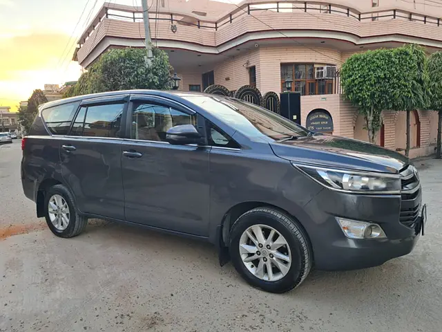 Second Hand Toyota Innova Crysta [2016-2020] 2.4 G 7 STR [2016-2017] in Jalandhar