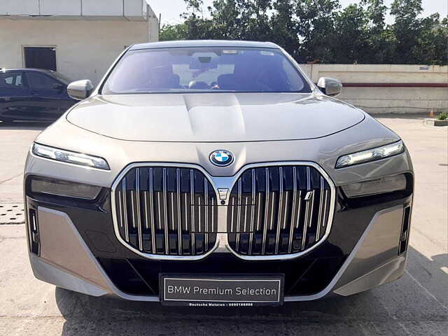 Used 2023 BMW i7 xDrive60 for sale in Delhi at Rs.1,69,90,000 - CarWale