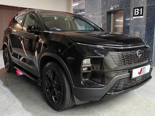 Second Hand Tata Safari Accomplished Plus 7 STR Stealth Edition AT in Ahmedabad