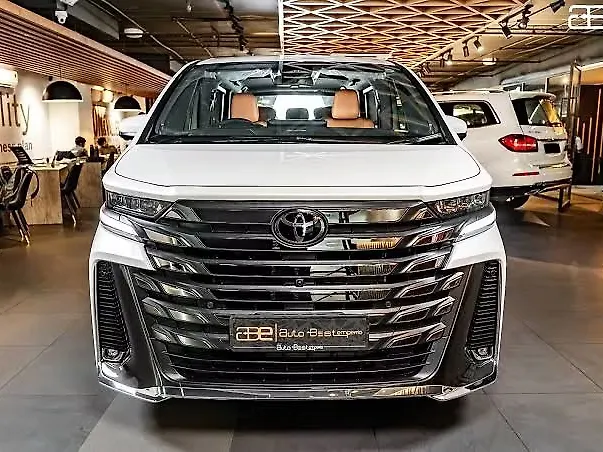Second Hand Toyota Vellfire VIP – Executive Lounge in Delhi