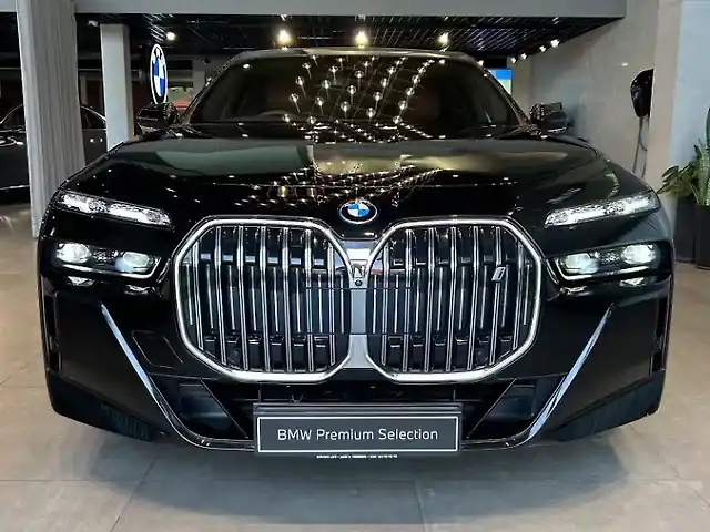 Second Hand BMW i7 eDrive50 M Sport in Vapi