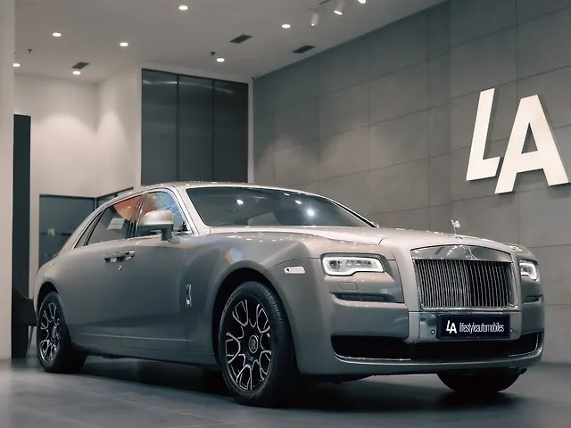 सेकंड हैंड Rolls-Royce Ghost Series II EWB [2015-2020] इन कोलकाता