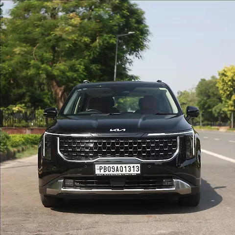 Second Hand Kia Carnival Limousine Plus Diesel Turbo Automatic in Delhi Second Hand Kia Carnival Limousine Plus Diesel Turbo Automatic in Delhi