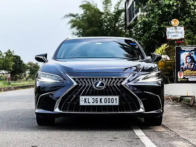 Second Hand Lexus Old Generation ES 2018 300h Luxury in Thrissur