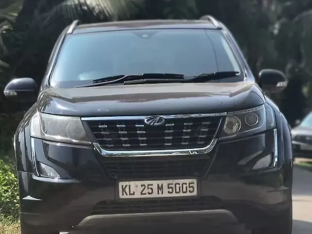 Second Hand Mahindra XUV500 W11 AT in Thrissur