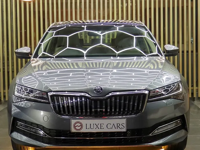 सेकंड हैंड Skoda Superb L&K AT इन बैंगलोर