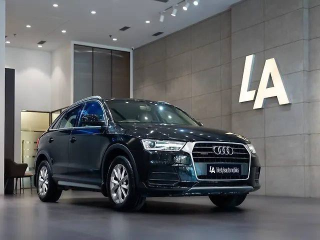 सेकंड हैंड Audi Q3 35 TDI Premium Plus + Sunroof इन कोलकाता