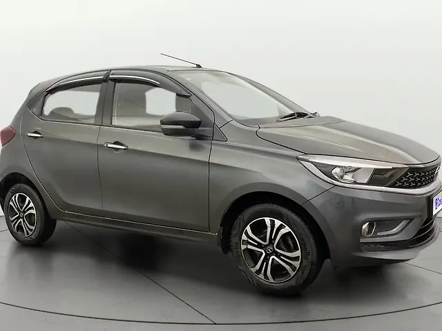 tataty様 Tata Tiago XZ Plus Petrol 5 Speed AMT (Opal White Dual Tone