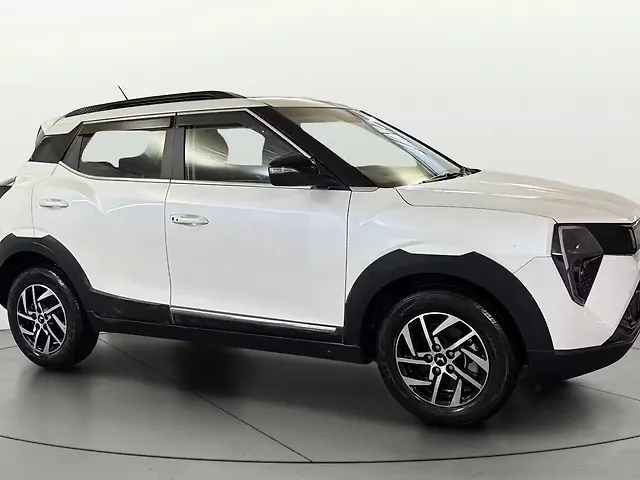 Used 2025 Mahindra XUV 3XO AX5 Petrol 1.2L Turbo Manual for sale Used 2025 Mahindra XUV 3XO AX5 Petrol 1.2L Turbo Manual for sale