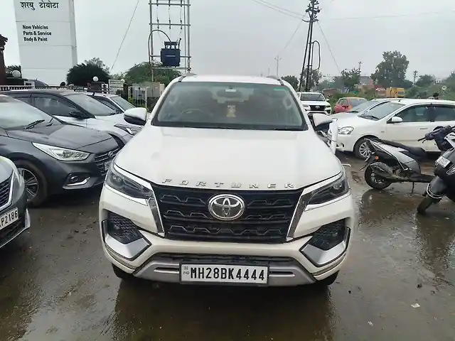 Second Hand Toyota Fortuner 4x2 2WD Diesel 2.8L Turbo 6 Speed Manual in Chhatrapati Sambhaji Nagar Second Hand Toyota Fortuner 4x2 2WD Diesel 2.8L Turbo 6 Speed Manual in Chhatrapati Sambhaji Nagar