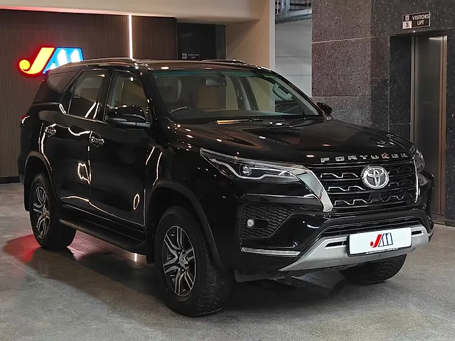 Used Toyota Fortuner 4x2 2WD Diesel 2.8L Turbo Automatic (TC) in अहमदाबाद Used Toyota Fortuner 4x2 2WD Diesel 2.8L Turbo Automatic (TC) in अहमदाबाद