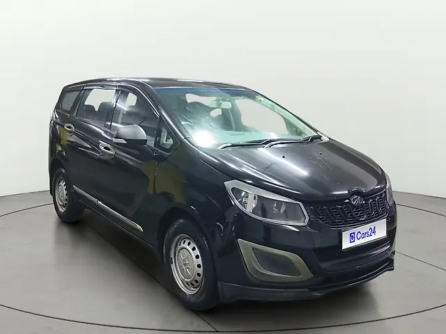 Used 2019 Mahindra Marazzo [2018-2020] M2 7 STR for sale in Surat