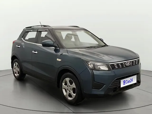 Mahindra XUV300 W6 1.2 Petrol AMT [2021]