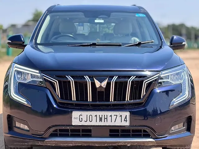 Mahindra Old Generation XUV700 AX 7 Petrol AT Luxury Pack 7 STR [2021]
