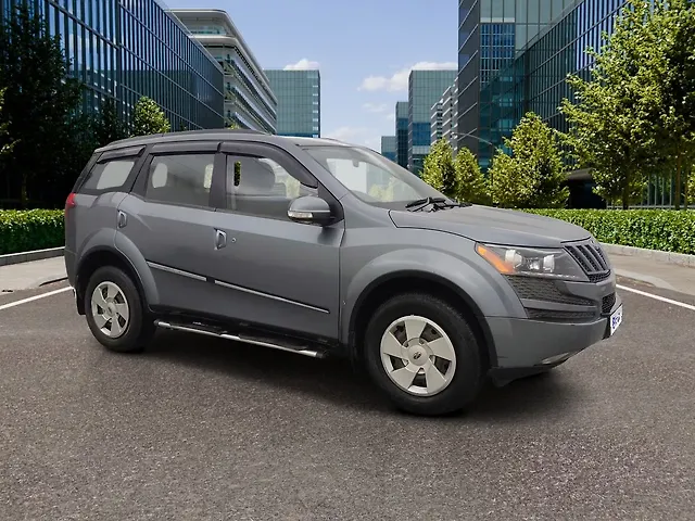 Mahindra XUV500 W6