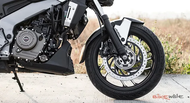 Bajaj Dominar 400 Vs Royal Enfield Classic 500 – CIMTI
