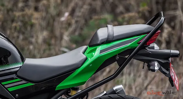 kawasaki ninja 300 seat