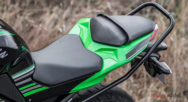 kawasaki ninja 300 seat