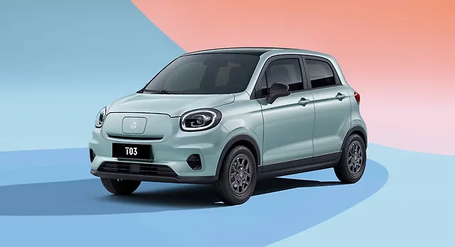 लीपमोटर T03 लेफ्ट फ्रंट थ्री क्वार्टर