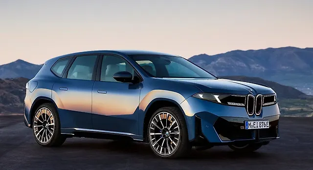 BMW iX3 Right Front Three Quarter