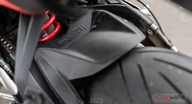 Triumph Street Triple R : First Ride Review - BikeWale
