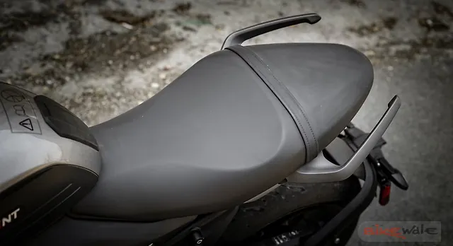 triumph trident 660 custom seat