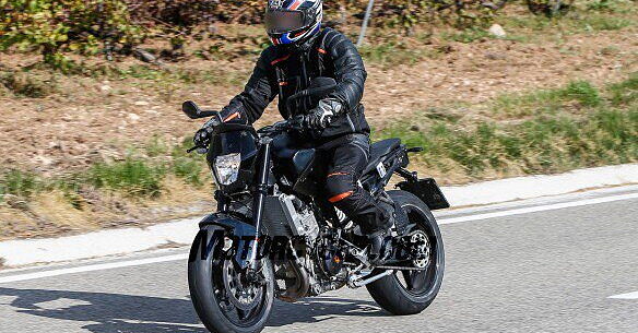 Parallel-twin KTM Duke 890 spotted - BikeWale