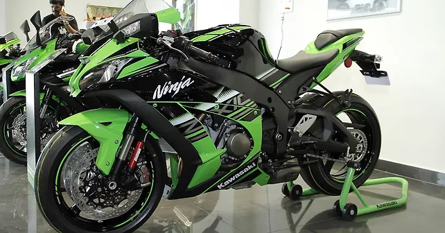 Kawasaki-Ninja-ZX10R-2016-Side
