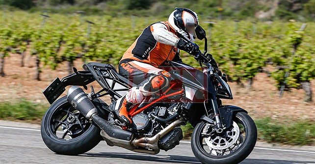 Updated KTM 1290 Super Duke R spotted testing - BikeWale