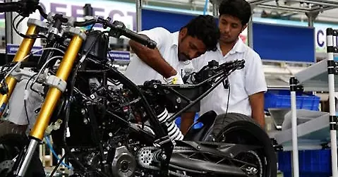 TVS begins manufacturing the BMW G310R in India - BikeWale