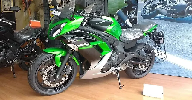 E.r⑅ Kawasaki-Ninja-650-Side-76781.