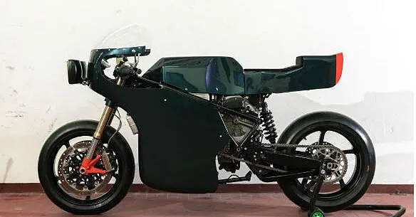 Energica-unveils-electric-café