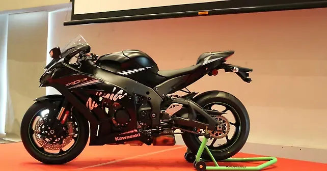 Kawasaki-Ninja-ZX10RR-Side-