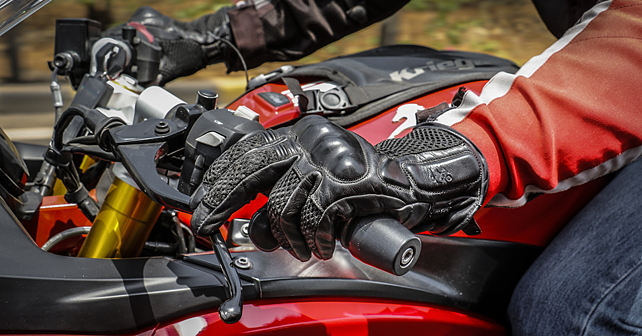 Suzuki deals riding gloves