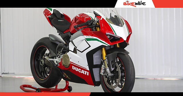 Ducati Panigale V4 Speciale Action 140833