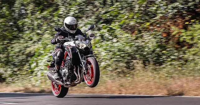 2019 Kawasaki Z900 First Ride Review - BikeWale