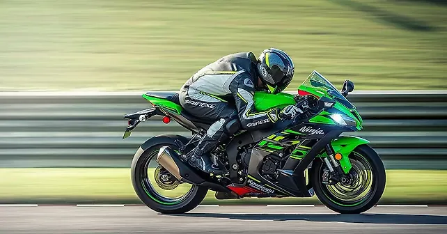 Kawasaki-Ninja-ZX10R-Action-