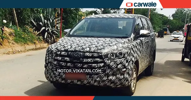 2016 Toyota Innova spied testing - CarWale