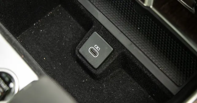 Land Rover Range Rover Charging Ports - CarWale