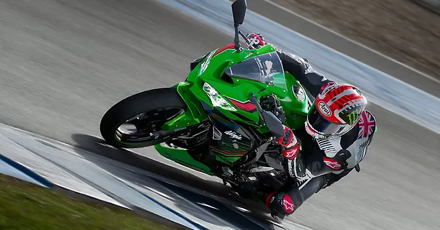 2023 Kawasaki ZX-25RR launched in Indonesia at Rs 7 lakh! - BikeWale