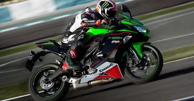 ken④ 2025 Kawasaki Ninja ZX-4R launched in India at Rs 8.79 lakh - BikeWale