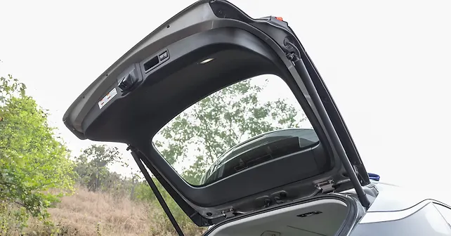 Lexus RX Bootspace - CarWale