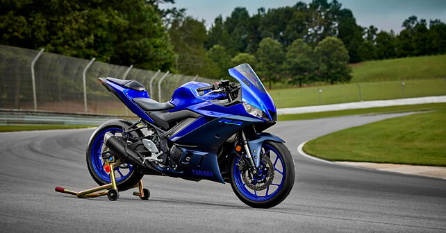 2023 Yamaha YZF R3: Image Gallery - BikeWale