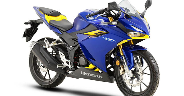 Yamaha R15 V4 rivalling Honda CBR150R updated for Malaysian market