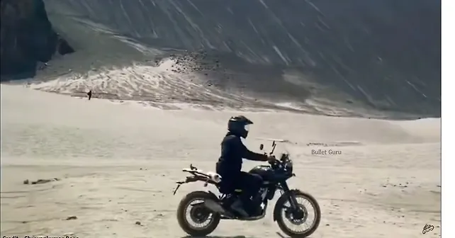 Himalayan 452 Rally Royal Enfield Himalayan 452 spotted in Leh during shoot - BikeWale