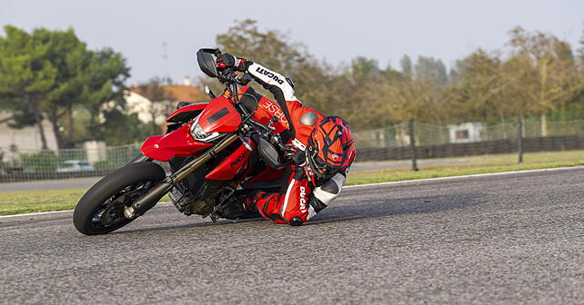 NEW Single-cylinder Ducati Hypermotard 698 Mono Unveiled! - BikeWale