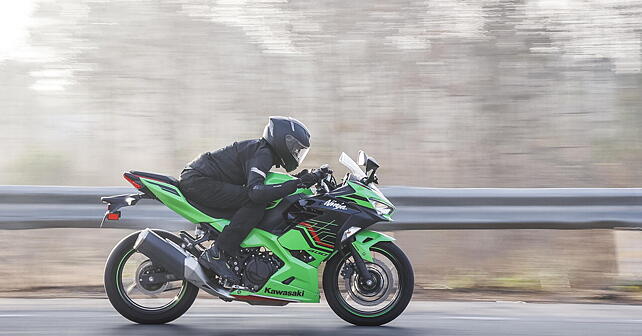 Kawasaki Ninja 400 gets Rs. 35,000 voucher benefit - BikeWale