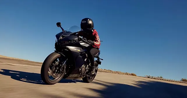 Triumph Daytona 660 unveiled! - BikeWale