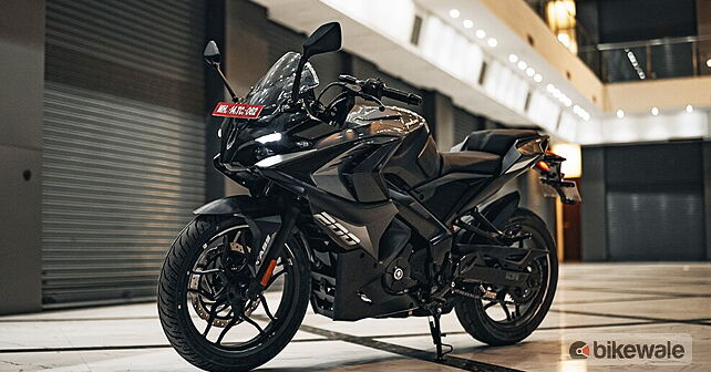 New Bajaj Pulsar RS200 to launch in India soon - BikeWale