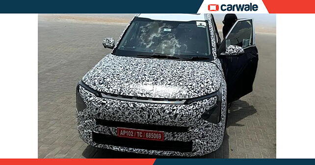 Kia Carens facelift front design leaked in new spy shots - CarWale